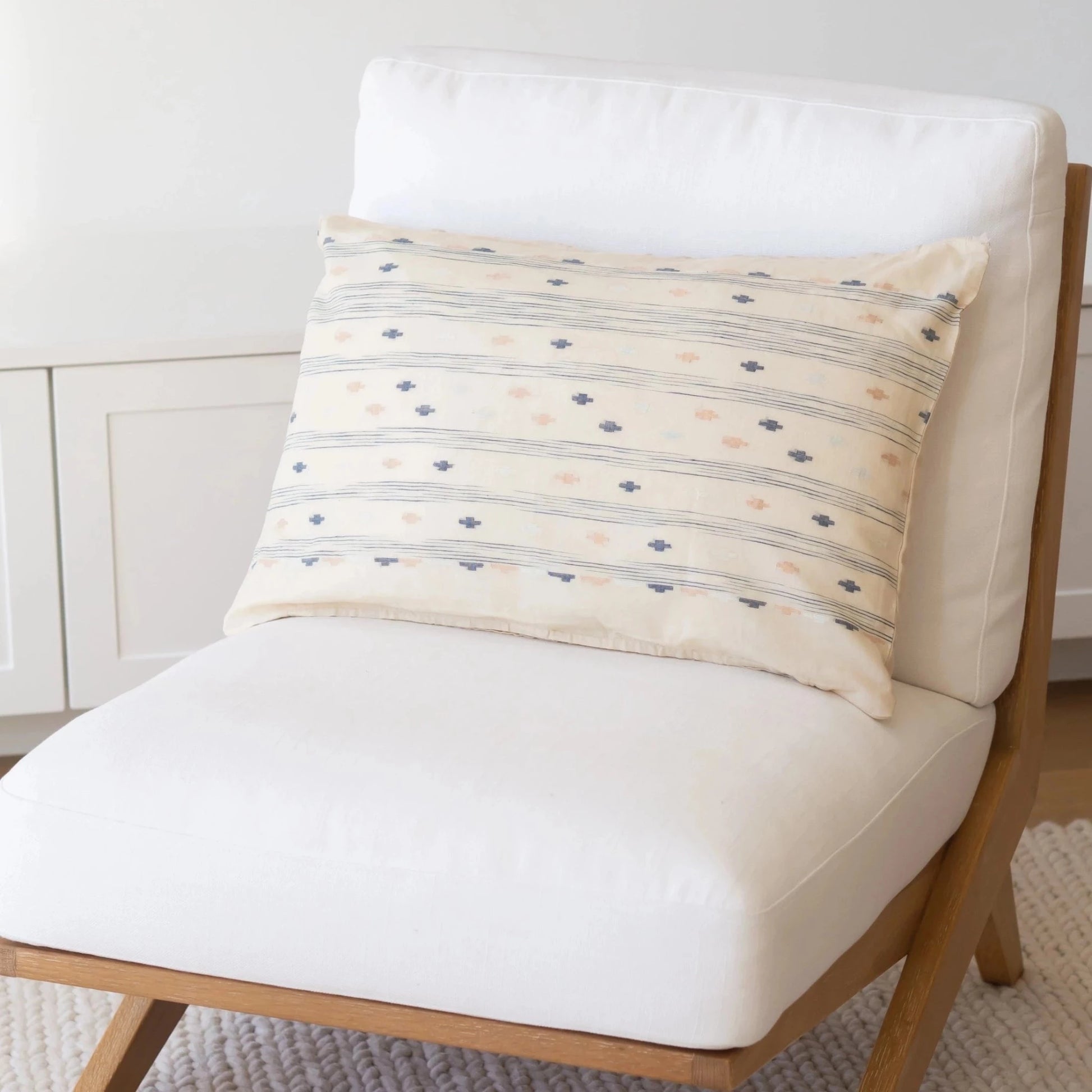 Muslin throw Pillow 