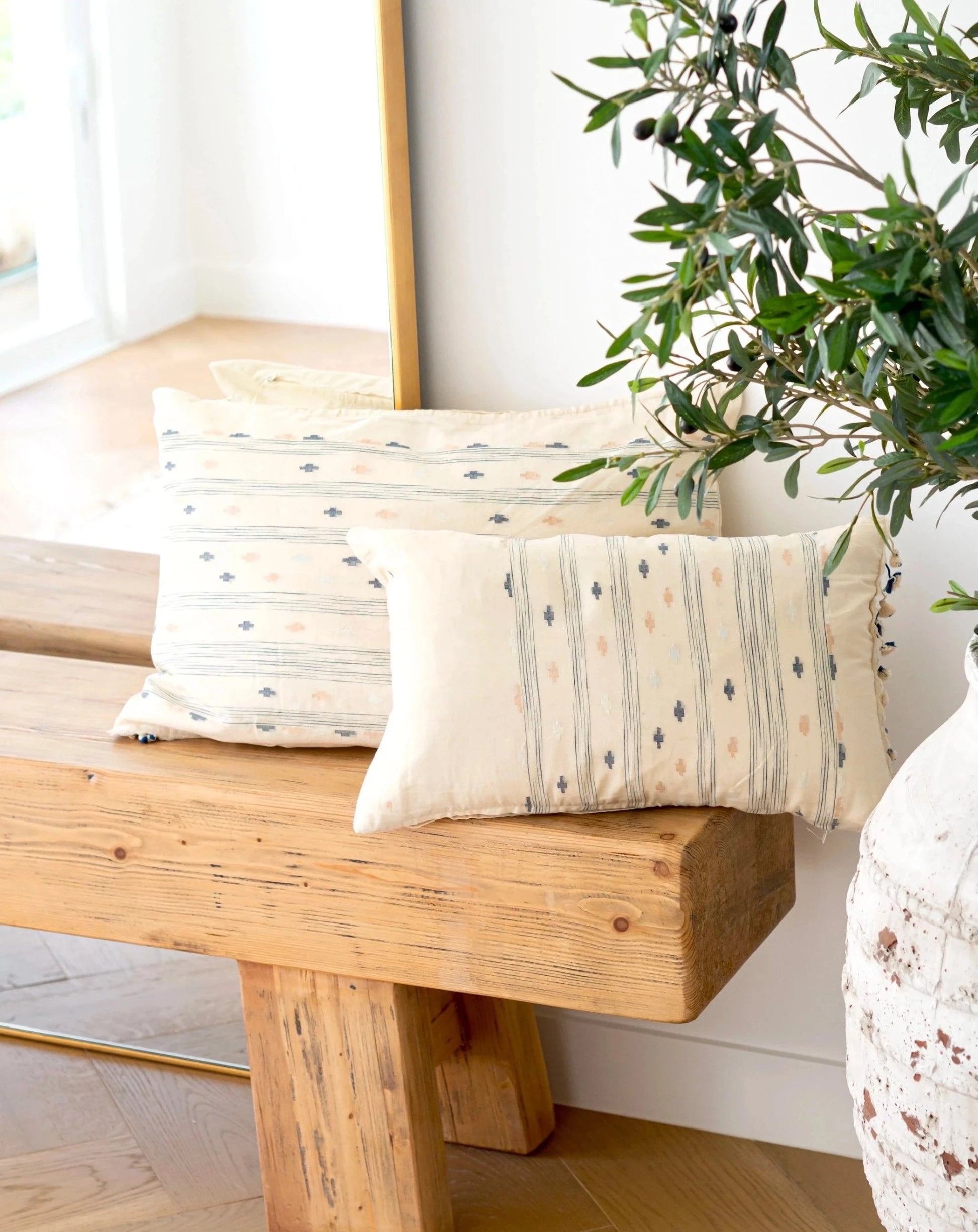 Muslin white cushion cover
